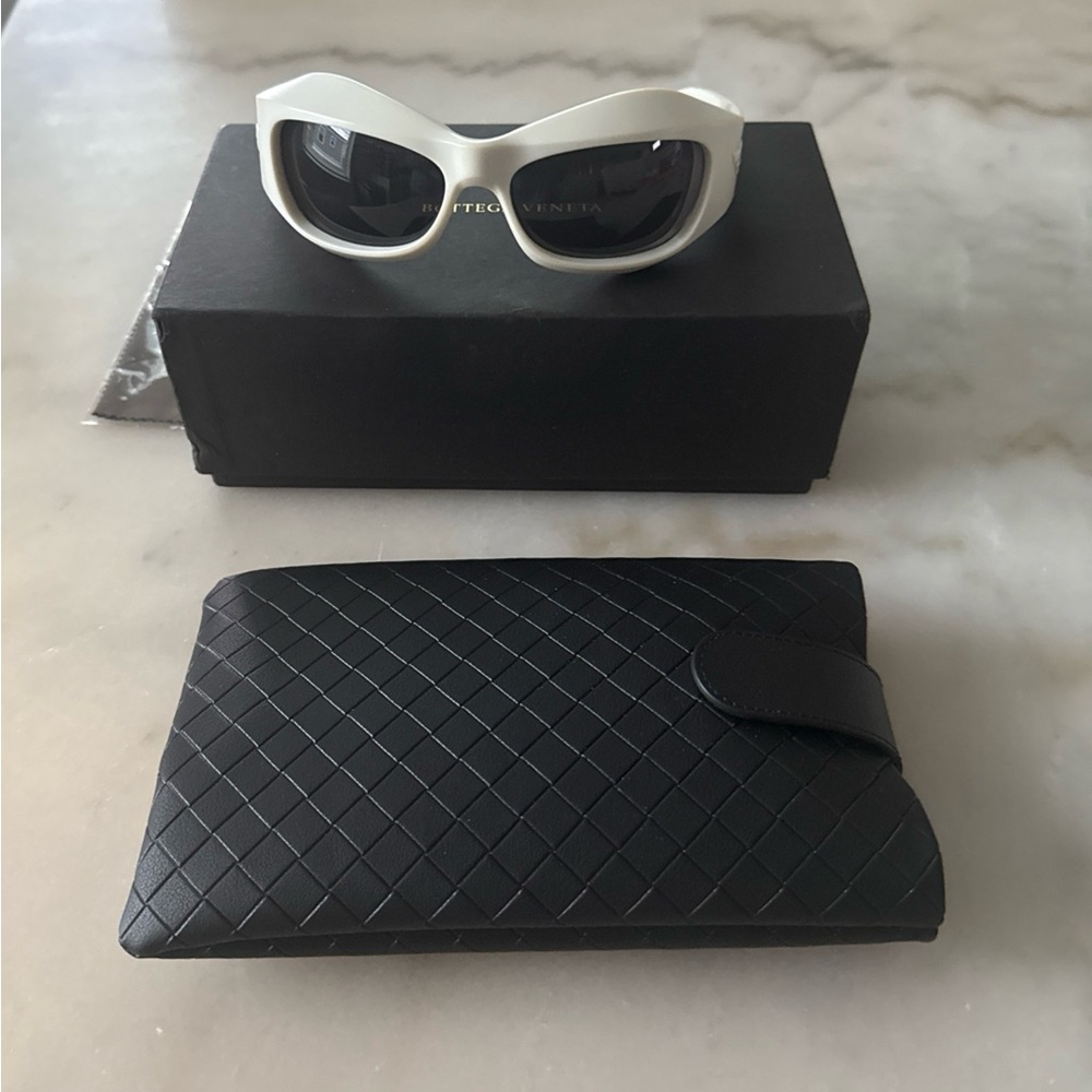 Bottega Veneta Original 11 UNISEX Sunglases  White Cream BV1086S